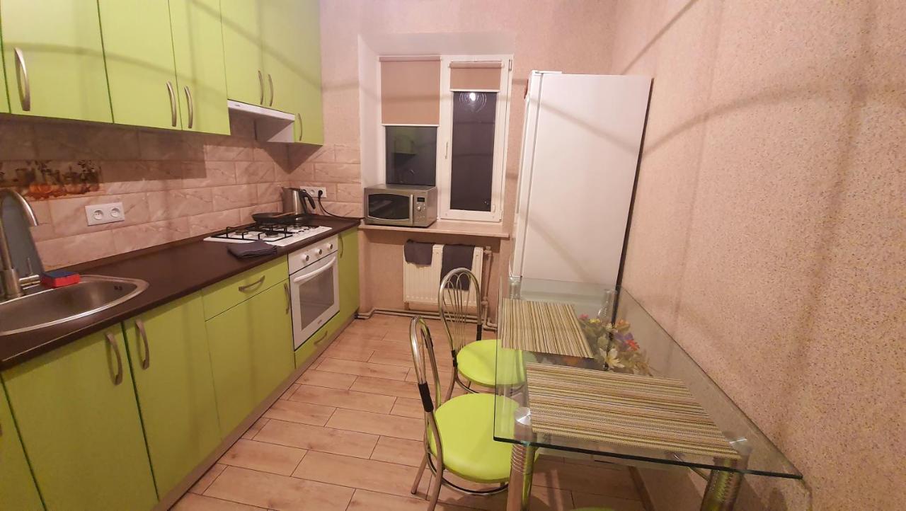 Center Apartment Lutsk Exterior photo